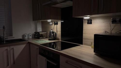 24-7 Secure City Centre Apartment with Parking for Families & Contractors photo 124