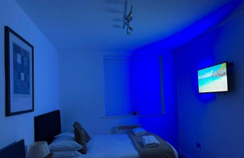 24-7 Secure City Centre Apartment with Parking for Families & Contractors photo 127