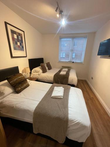 24-7 Secure City Centre Apartment with Parking for Families & Contractors photo 129