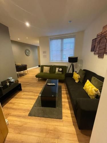 24-7 Secure City Centre Apartment with Parking for Families & Contractors photo 132