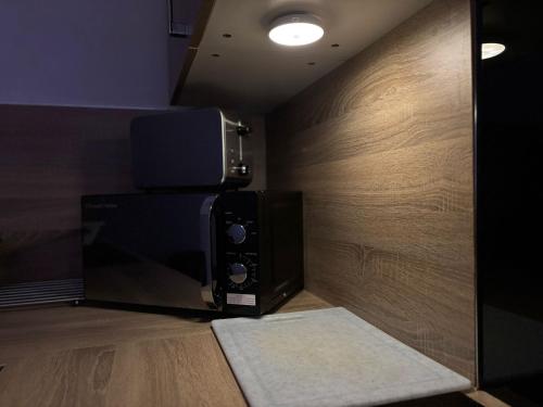 24-7 Secure City Centre Apartment with Parking for Families & Contractors photo 120