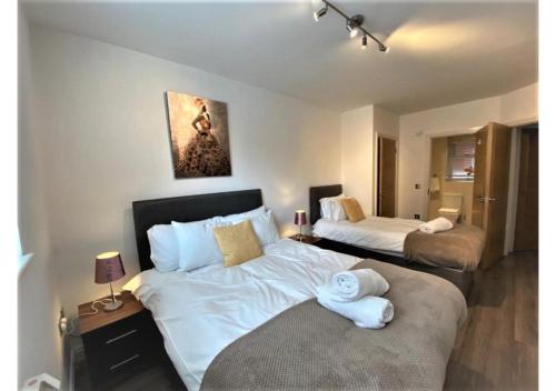 24-7 Secure City Centre Apartment with Parking for Families & Contractors photo 109