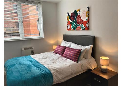 24-7 Secure City Centre Apartment with Parking for Families & Contractors photo 110