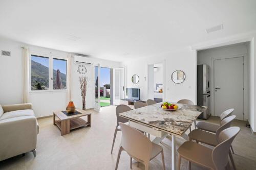 Beautiful renovated family apartment, Menton hills, 10' from city center