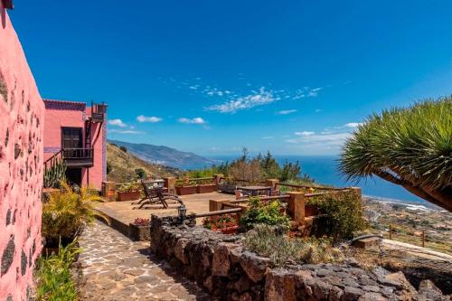 a house with a patio with a view of the ocean at Celeste in Mazo