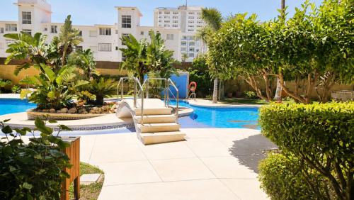 Sea view apartment with pool on the Paseo Marítimo, 4 guests