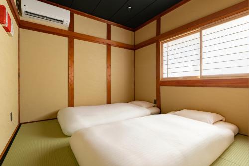 鶴Inn 2路線 バス2 トイレ2 最大6名 大阪 難波 奈良へ直通 春桃居