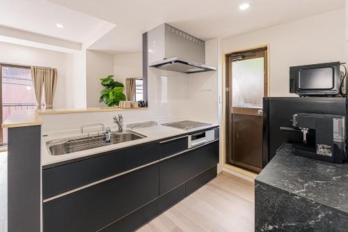 Newly opened within walking distance of the station Spacious dining area Direct access to Ueno Akihabara Tokyo and Yokohama Private rental for 9 people
