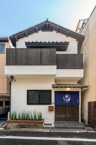 鶴Inn 2路線 バス2 トイレ2 最大6名 大阪 難波 奈良へ直通 春桃居