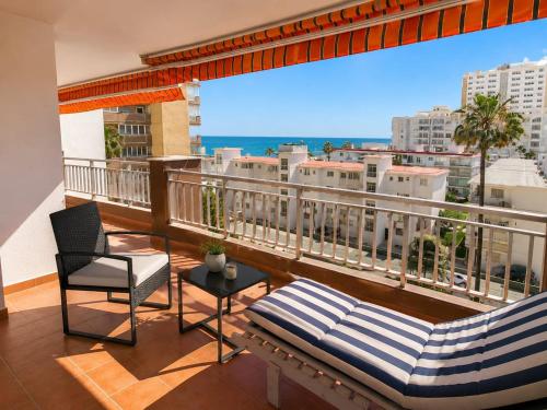 Sea view apartment with pool on the Paseo Marítimo, 4 guests