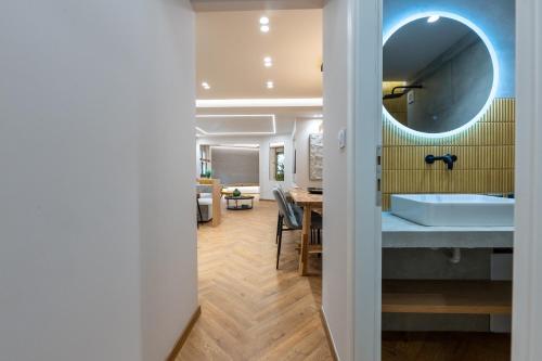 Grand Luxurious Apartment in the Heart of Plaka