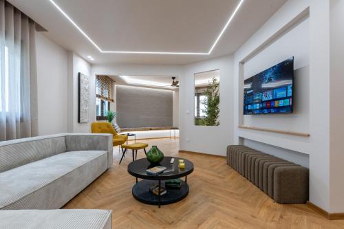 Grand Luxurious Apartment in the Heart of Plaka