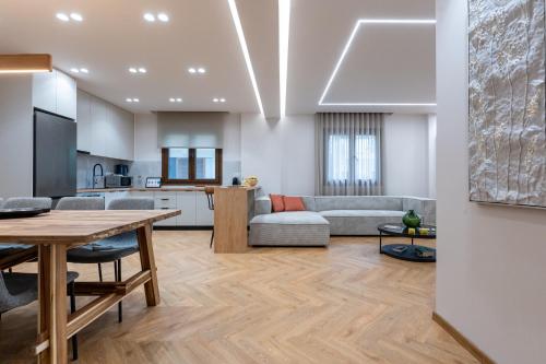 Grand Luxurious Apartment in the Heart of Plaka