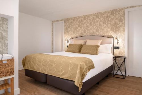 Spacious duplex – 2 Private Bathrooms - Workspace