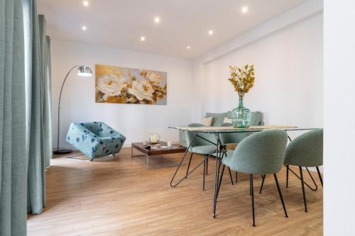 Spacious duplex – 2 Private Bathrooms - Workspace