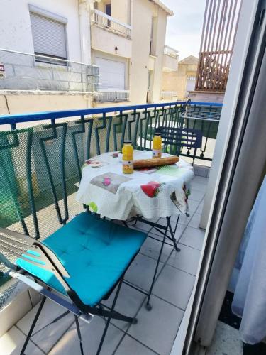 F2 au centre du Grau du Roi à 100m de la plage