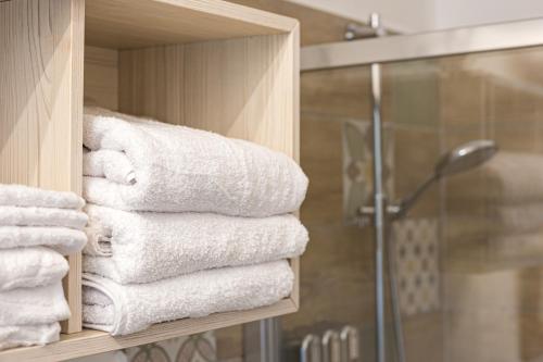 a pile of towels on a shelf in a bathroom at B&B Anima Selvaggia Ranch in Castellero