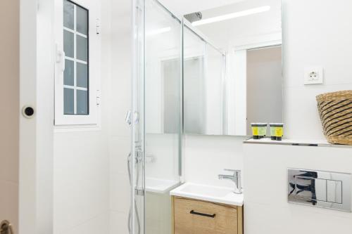 Spacious 2BD 2BTH with patio – Central and quiet