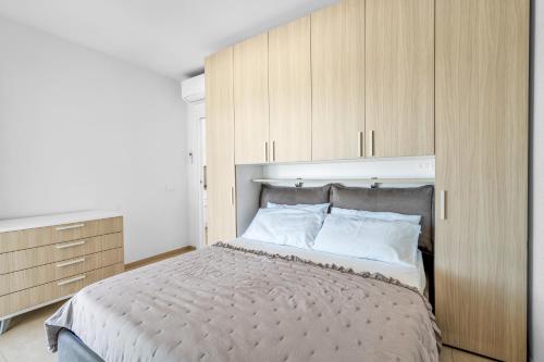 Exclusive White Residence - With Pool - Sea View