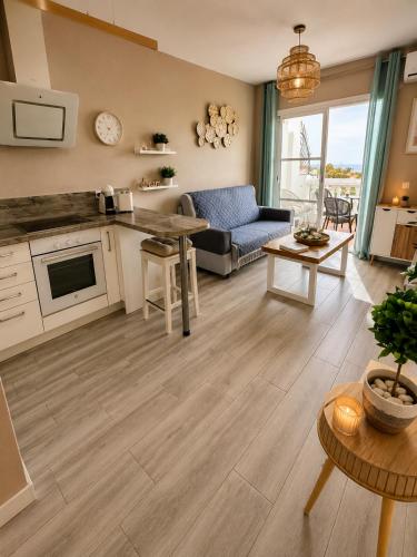 Luna del Faro -Ocean views and Pools by Budha Apartments