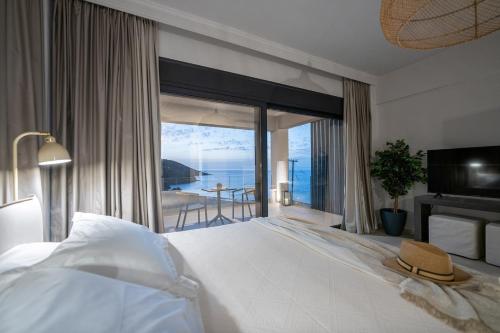 a bedroom with a bed with a view of the ocean at Akissare in Kámpos