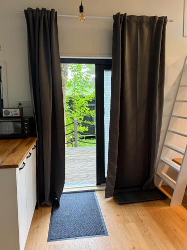 a kitchen with a sliding glass door to a patio at Tiny House Hameln in Salzhemmendorf
