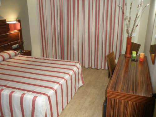Postel nebo postele na pokoji v ubytování Hotel Noguera El Albir