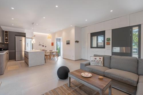a living room and kitchen with a couch and a table at Green & Purple in Khlóï