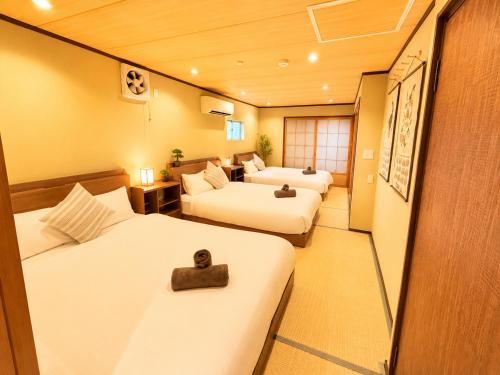 LEON RESORT HOTEL Max14 people 3min from Namba Station 7min Shinsaibashi 13 min Umeda Best location in Osaka Entire building for private use Tsurumibashi Hanazonocho USJ large family 最大14名 難波 心斎橋 鶴見橋 花園町 大阪観光