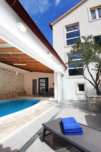 PORTO VISTA Holiday Home with heated pool - Bol Center