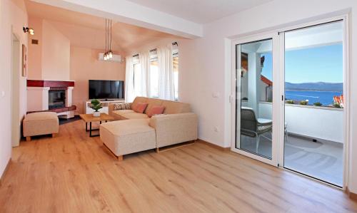 PORTO VISTA Holiday Home with heated pool - Bol Center