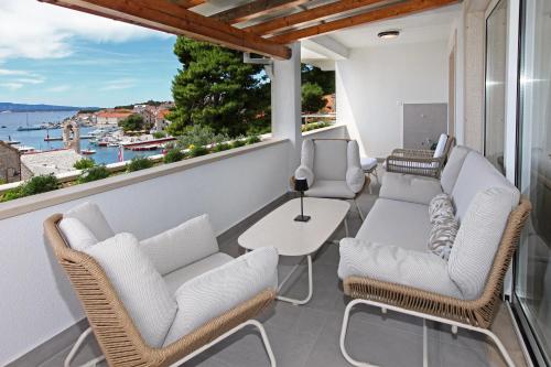 PORTO VISTA Holiday Home with heated pool - Bol Center