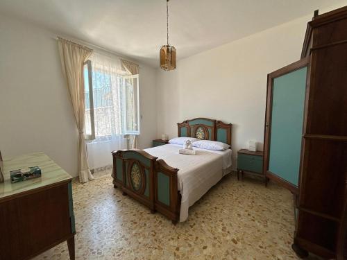 a bedroom with a bed and a dresser and a window at laperladelfarfa in Castelnuovo di Farfa