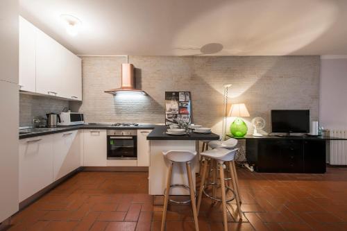 Apartments Florence- Oche 1 bdr with Duomo view