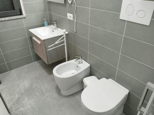 a bathroom with a toilet and a sink at Affittacamere Domus Roseto in Roseto Capo Spulico