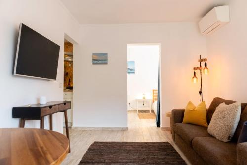 a living room with a couch and a table at 1bd Apartment close to beach in Lourinhã