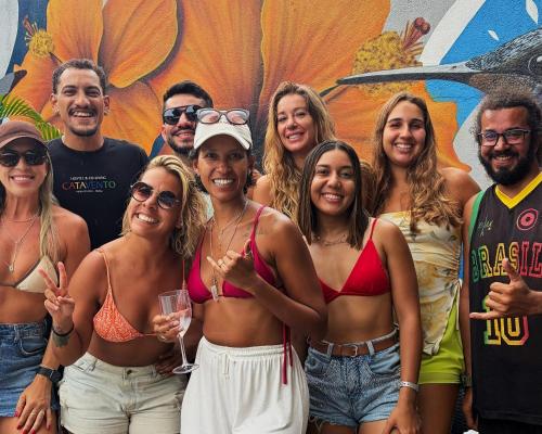 a group of people posing for a picture in front of a wall at Catavento da Pipa in Pipa