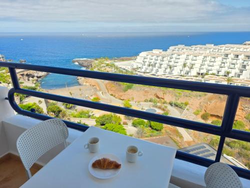 Ocean Sunset view, Air Conditioned, Renovated apartment