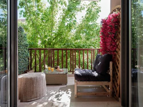 ModernPastel Apartment - Private Parking,Near the Old Port