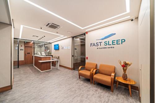 an office with a fast sleep sign on the wall at Fast Sleep Guarulhos by Slaviero Hotéis in Guarulhos