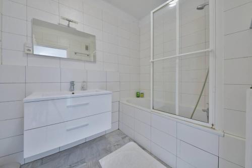 Eiffel Tower Magical View Fabulous 1 BR