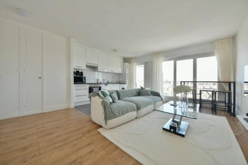 Eiffel Tower Magical View Fabulous 1 BR