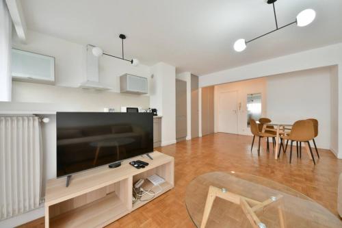 Champs de Mars Eiffel Tower Spacious 1BR