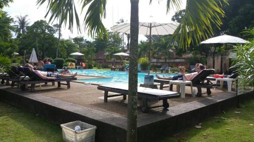 Lanta Long Beach Hostels