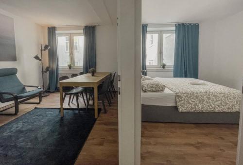 Spacious 3BR for up to 8 near U1 Vorgartenstraße