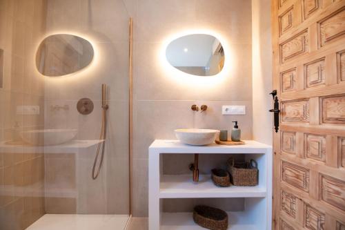 a bathroom with a shower and a sink at Villa Mawaki Calpe in Calpe
