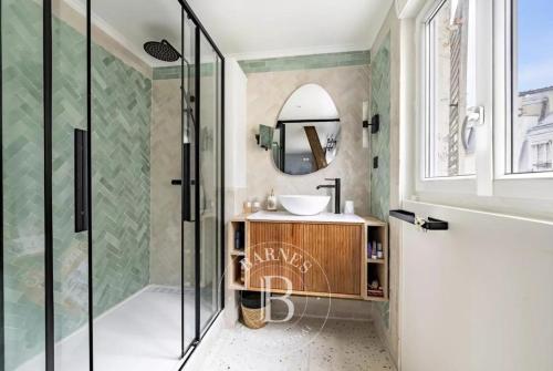Suite Parisienne d'Exception - Champs-Élysées