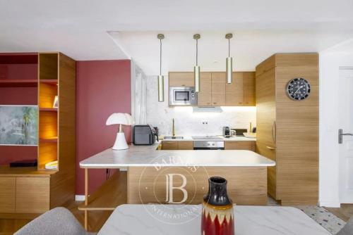 Suite Parisienne d'Exception - Champs-Élysées