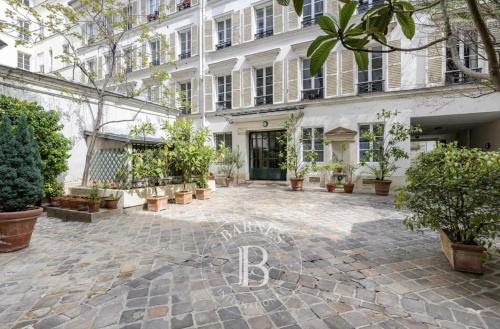 Suite Parisienne d'Exception - Champs-Élysées