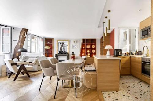 Suite Parisienne d'Exception - Champs-Élysées